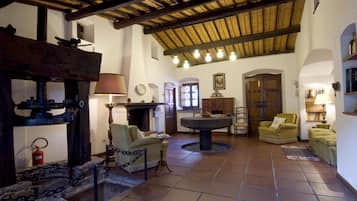 Suite | Living room | Flat-screen TV