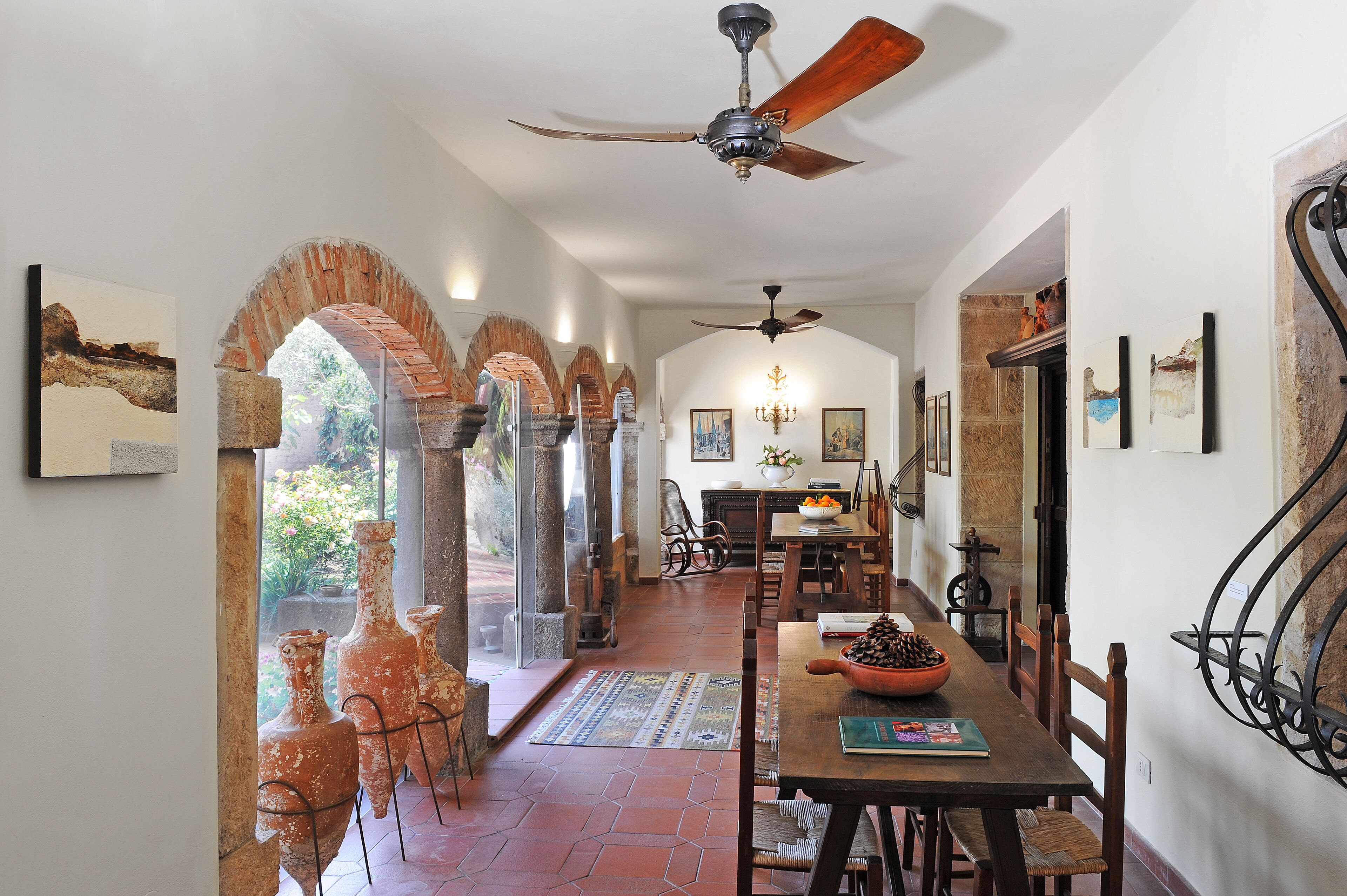 تلفزيون بشاشة مسطحة