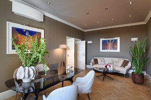 Reception - Tornabuoni Suites Collection (Florence)