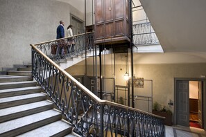 Staircase - 38 Viminale Street Deluxe (Rome)