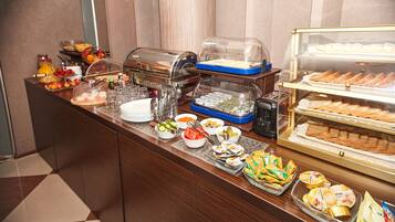 Free daily buffet breakfast