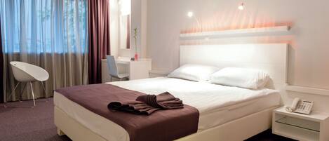 Hypo-allergenic bedding, memory foam beds, minibar, in-room safe