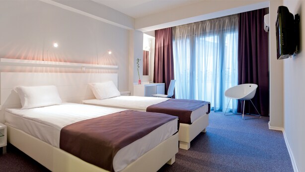 Hypo-allergenic bedding available, memory foam beds, minibar - Leonardo (Skopje)