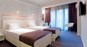 Hypo-allergenic bedding, memory foam beds, minibar, in-room safe - Leonardo (Skopje)