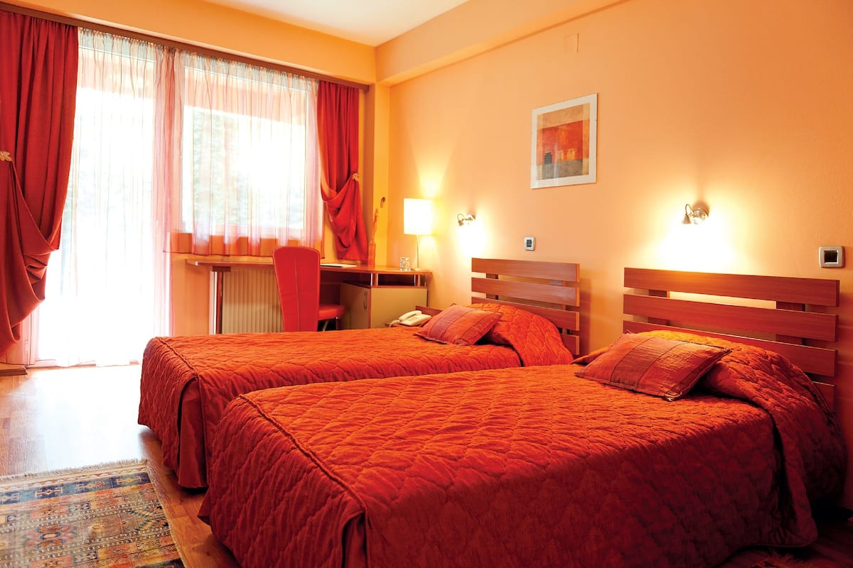 Allergikerbettwaren, Betten mit Memory-Foam-Matratzen, Minibar
