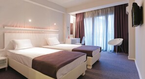 Hypo-allergenic bedding, memory-foam beds, minibar, in-room safe - Leonardo (Skopje)