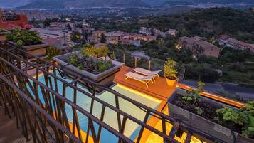 Outdoor pool, sun loungers