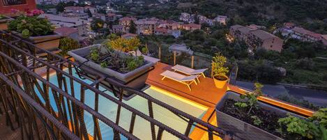 Outdoor pool, sun loungers