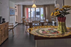 Esmorzar diari complet (10 EUR per persona) 