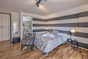 Design Double Room, 1 Double Bed, Ensuite, Garden View - Casa Rossa (Monreale)