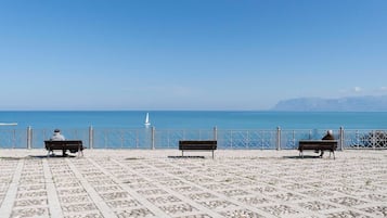 Una spiaggia nelle vicinanze