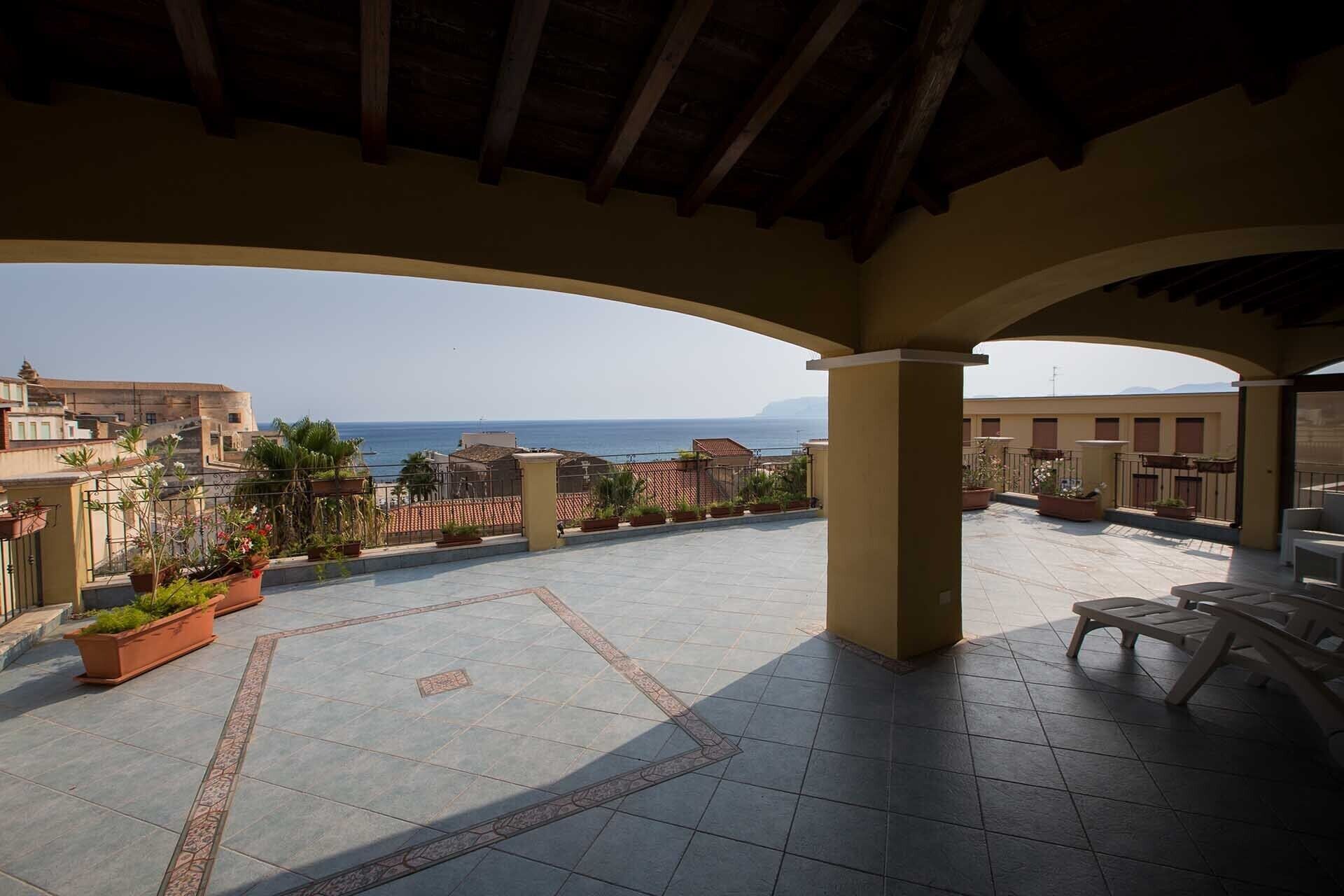 suite, terrace | terrace/patio