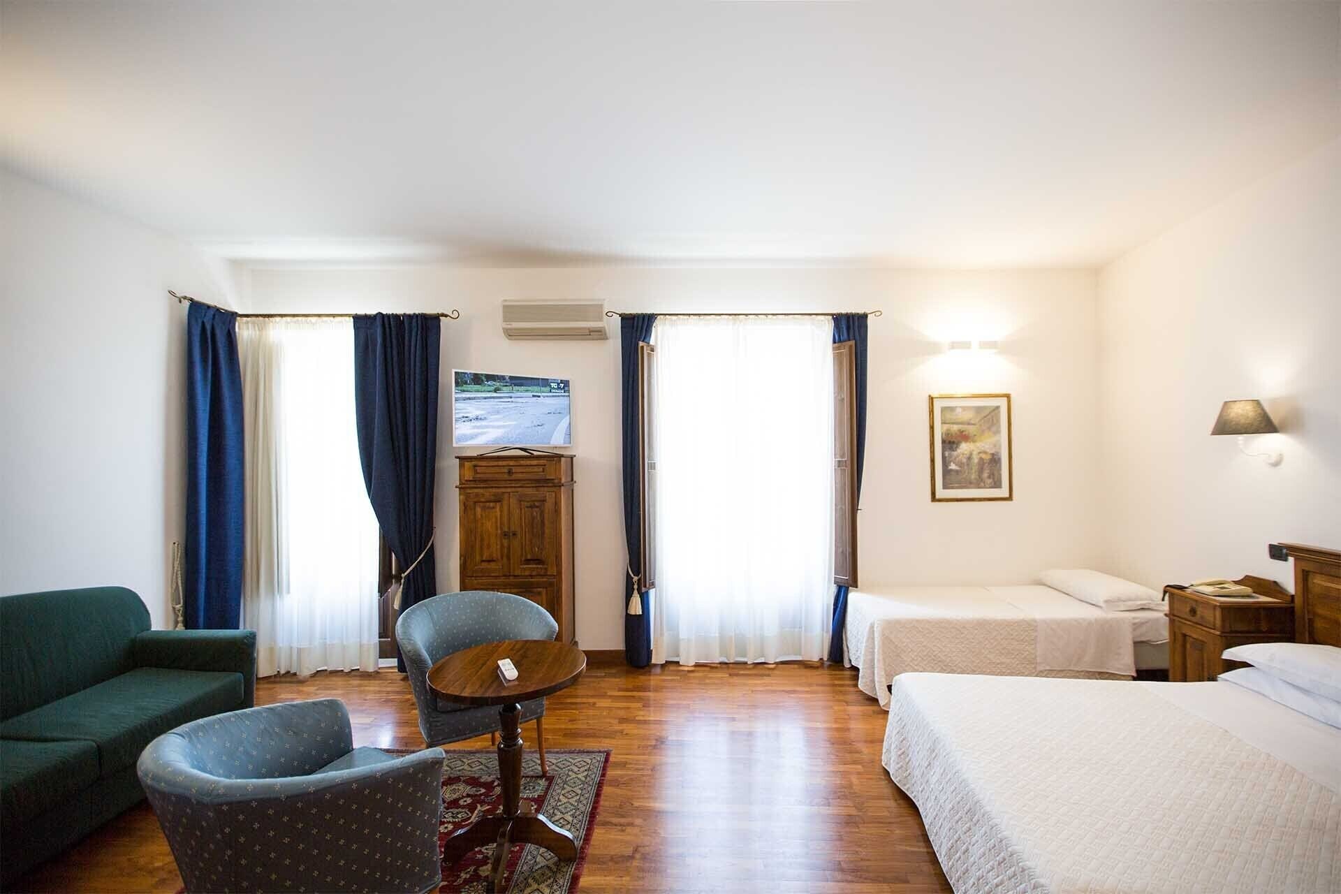 deluxe double or twin room, balcony, sea view | 1 bedroom, minibar, in-room safe, desk