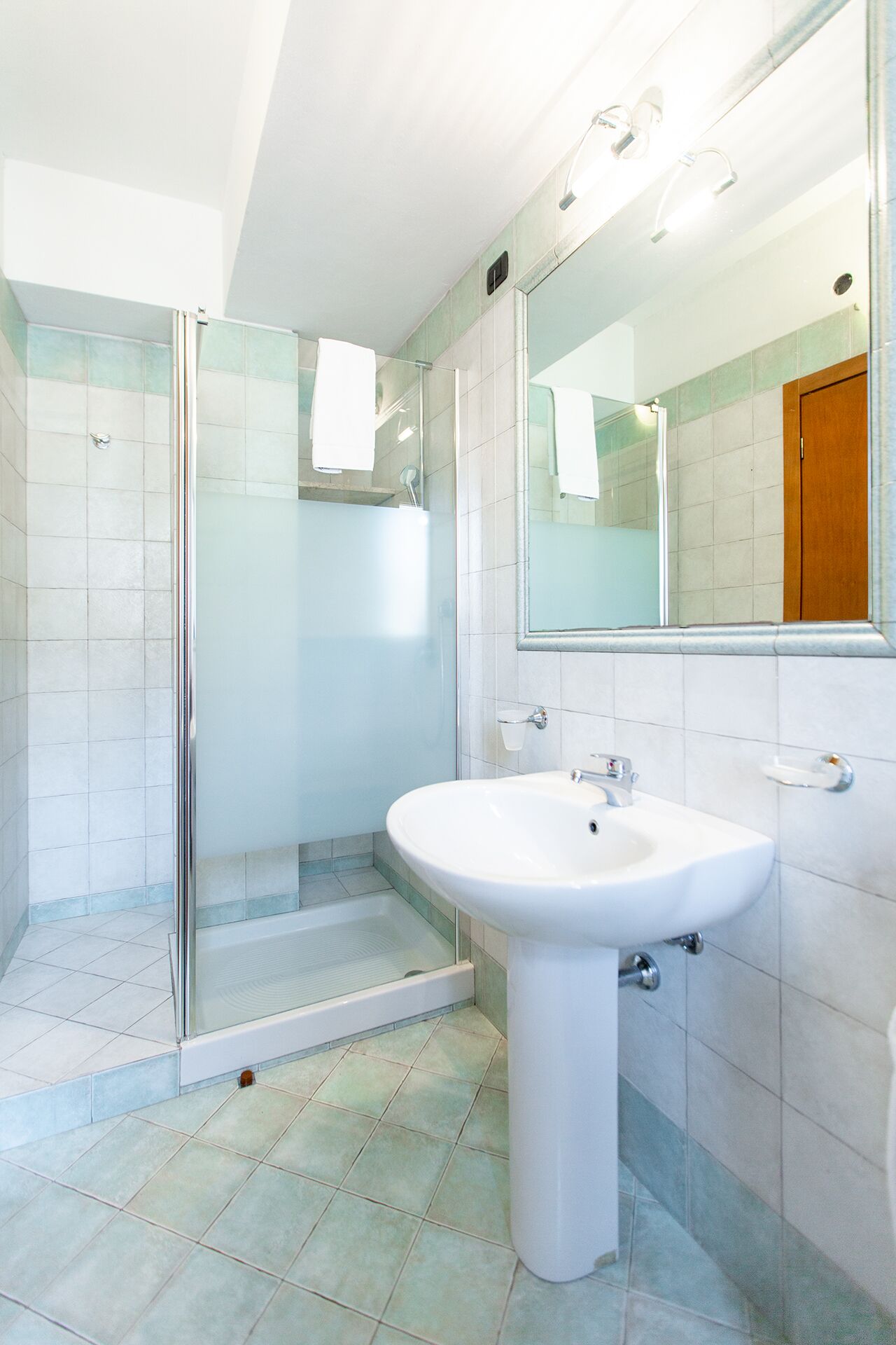 superior double or twin room, balcony | bathroom | rainfall showerhead, free toiletries, hair dryer, bidet