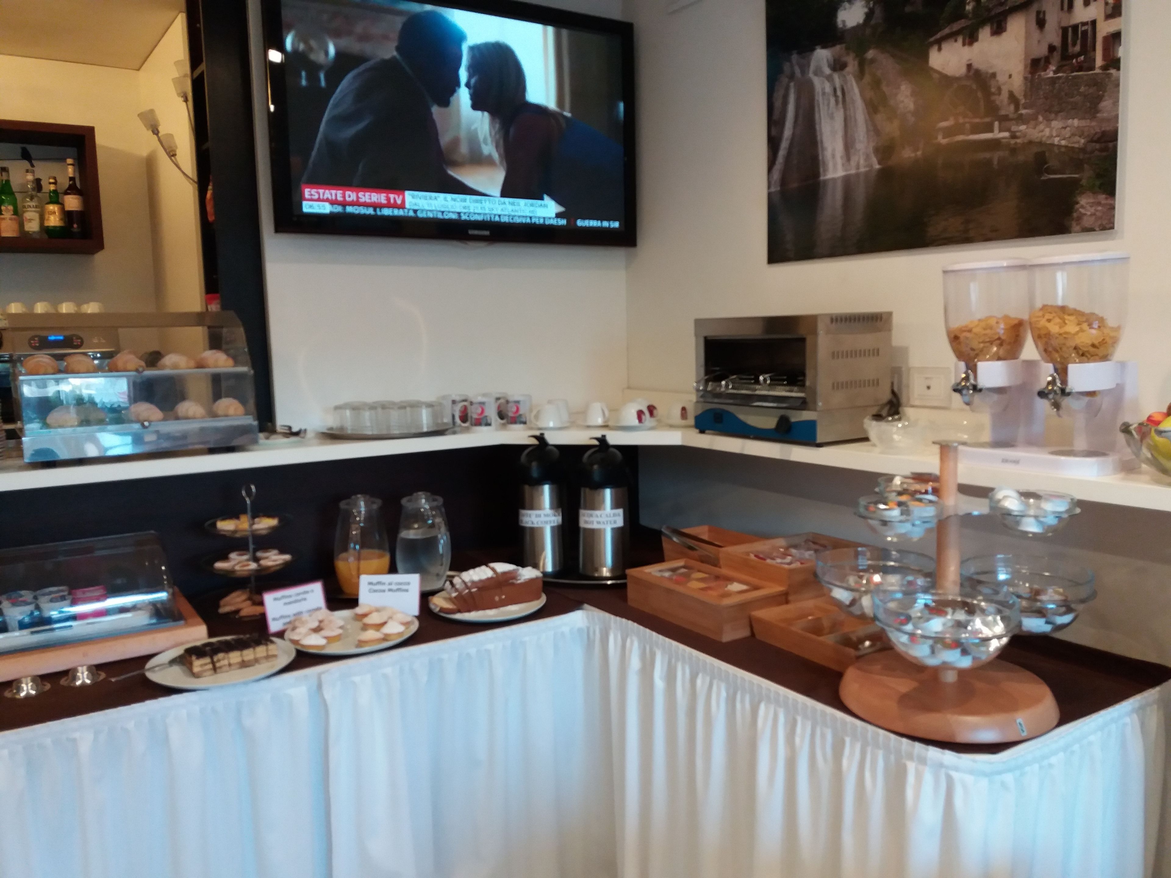 每日供应自助式早餐（每人 EUR 6）