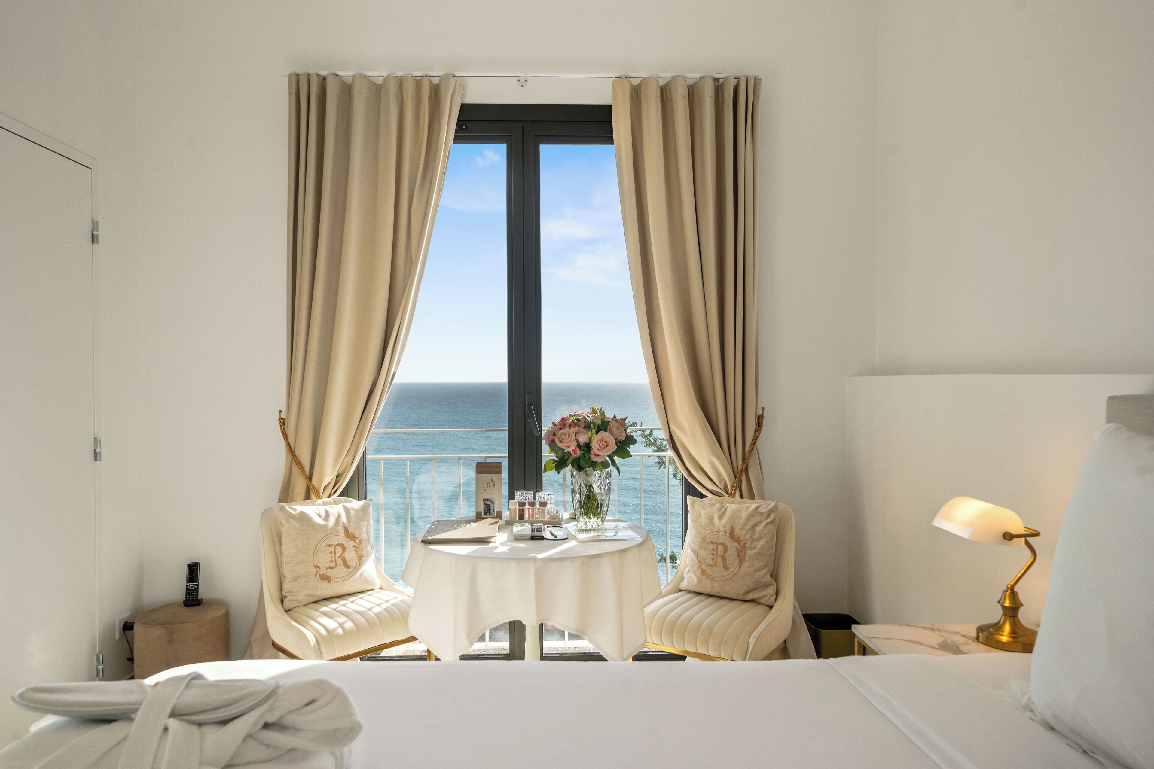 Deluxe tweepersoonskamer (L'Alize) | Luxe beddengoed, pillowtop-bedden, een kluis op de kamer