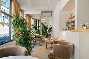 Interior entrance - Le Roquebrune (Roquebrune-Cap-Martin)