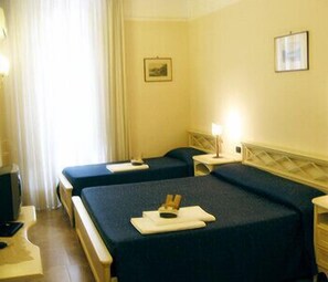 Frette Italian sheets, hypo-allergenic bedding, Select Comfort beds - La Dimora di Nettuno (Naples)