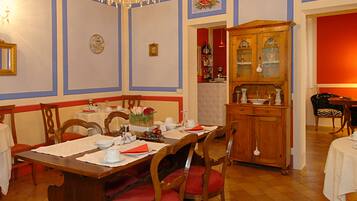 Free daily continental breakfast