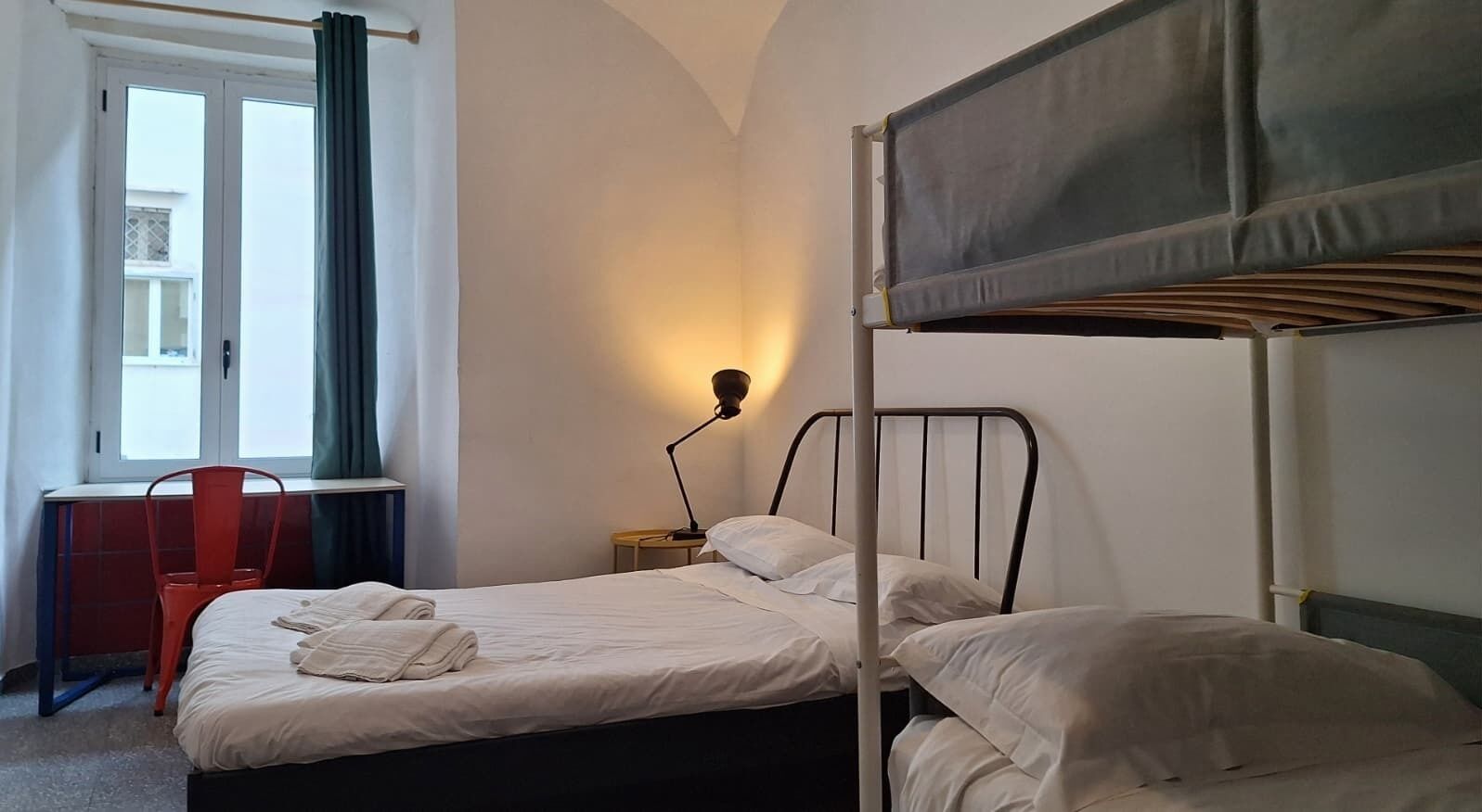 غرفة عائلية - منظر للحديقة | مكتب وواي فاي مجانًا