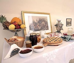 Free buffet breakfast