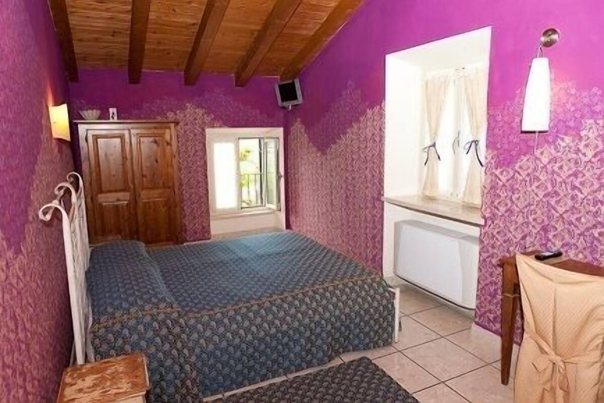 Desk, free cots/infant beds, rollaway beds, free WiFi