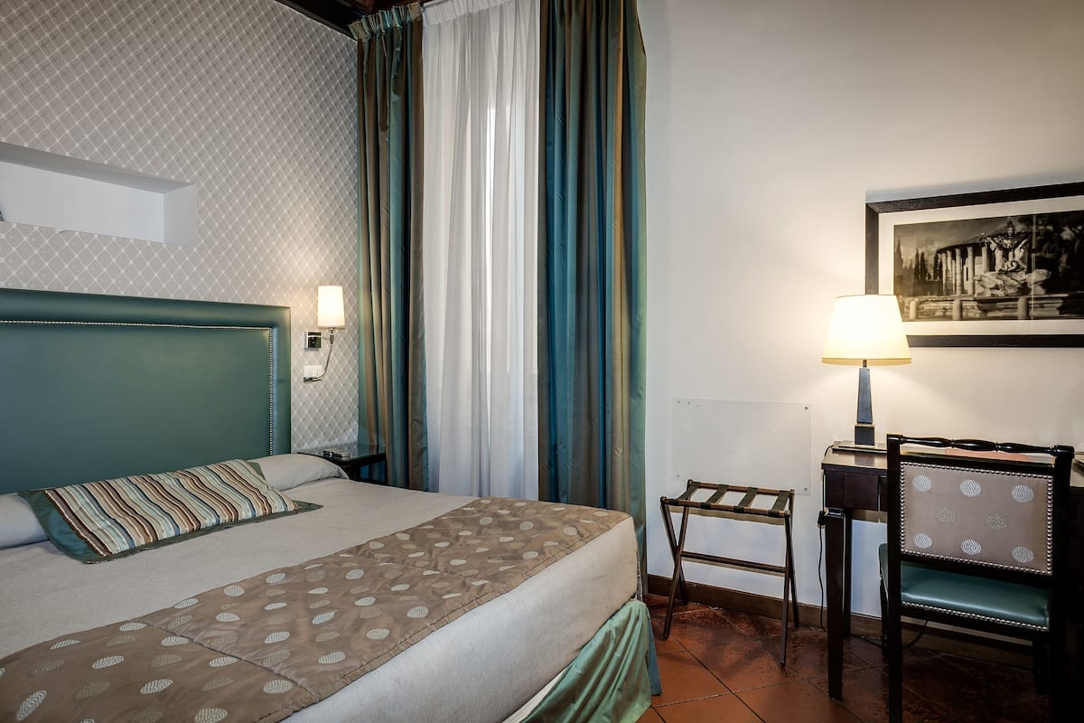 Minibar, coffres-forts dans les chambres, ameublement personnalisé