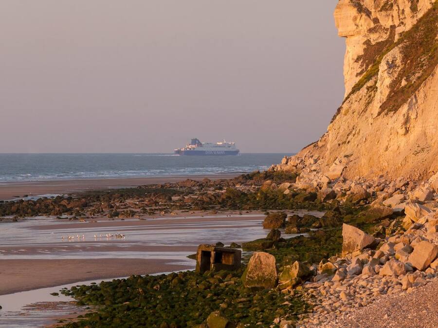 Una spiaggia nelle vicinanze