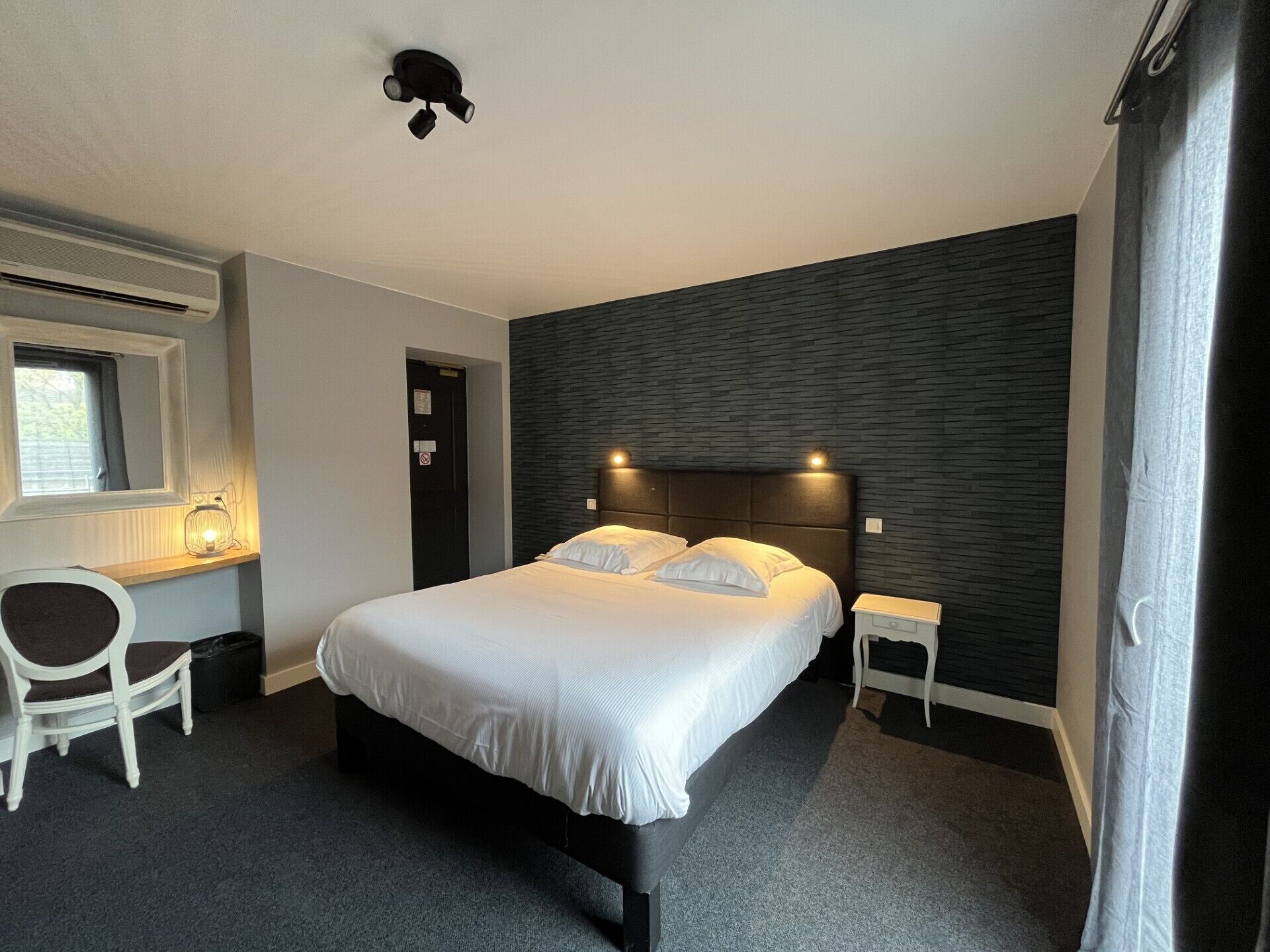 select comfort beds, desk, soundproofing, free wifi