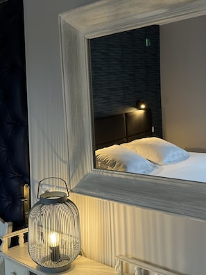 Twin Room | Living area | TV - Hôtel Saint Jean (Wimereux)