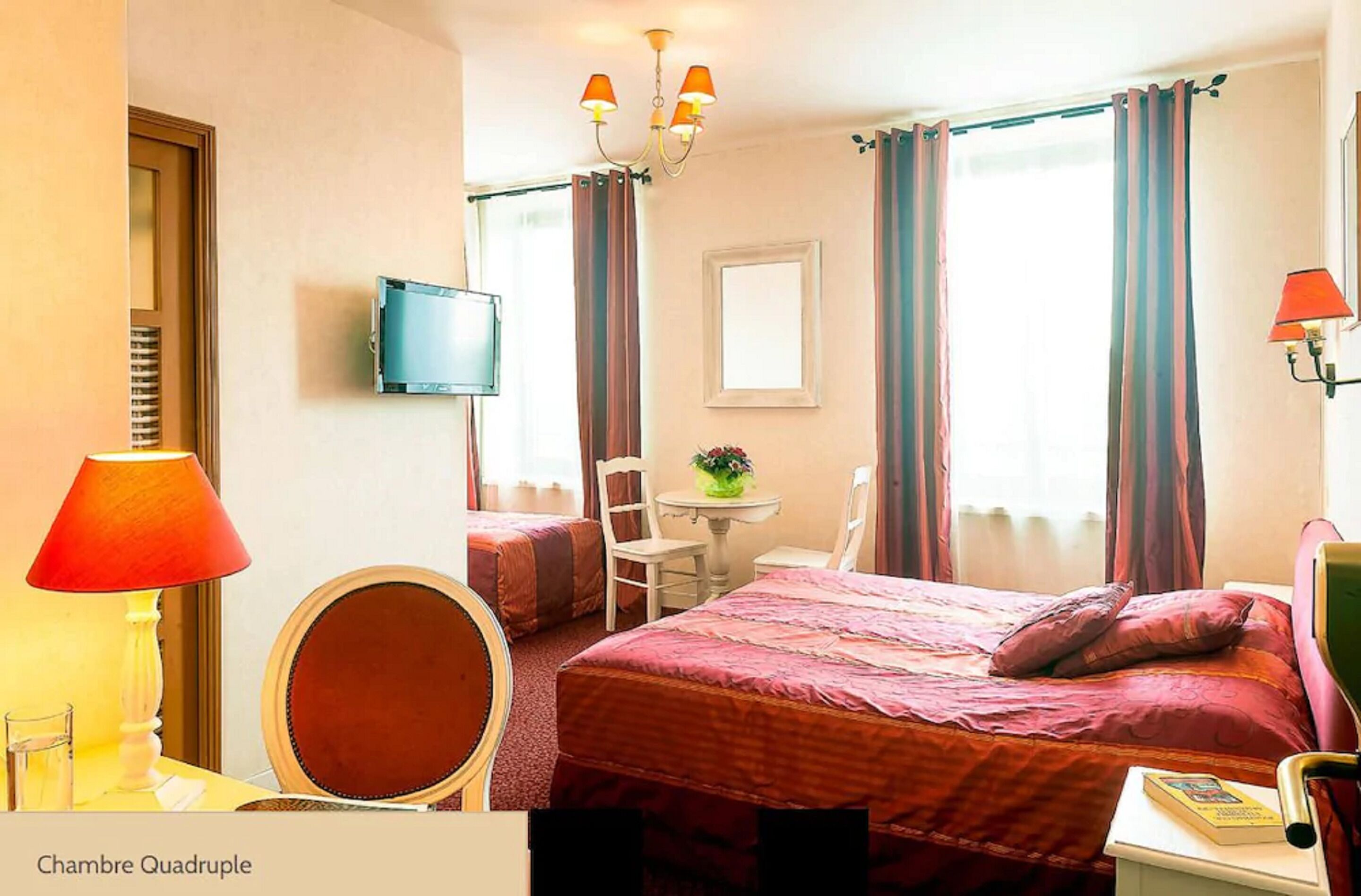 quadruple room | select comfort beds, desk, soundproofing, free wifi