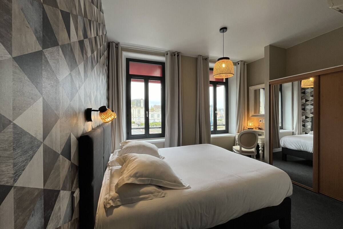 select comfort beds, desk, soundproofing, free wifi