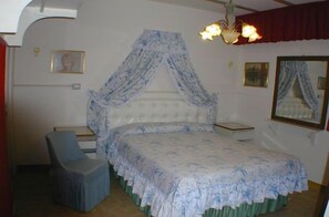 Rollaway beds, free WiFi