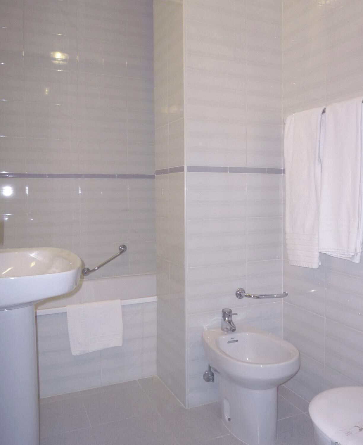 free toiletries, hair dryer