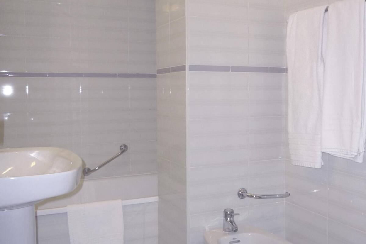 free toiletries, hair dryer