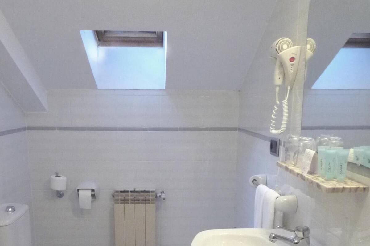 free toiletries, hair dryer