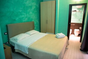 Double Room | Individually decorated, individually furnished, desk, iron/ironing board - B&B Rainbow (Naples)