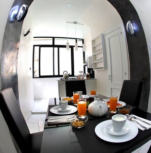 Exclusive Apartment, 2 Bedrooms | Frette Italian sheets, premium bedding, down comforters - B&B I Colori di Napoli (Naples)
