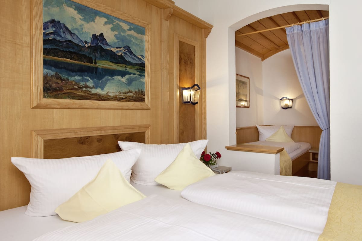 triple room (main building) | premium bedding, in-room safe, individually decorated, soundproofing