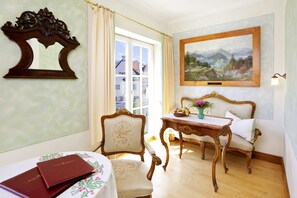 Premium bedding, in-room safe, individually decorated, soundproofing