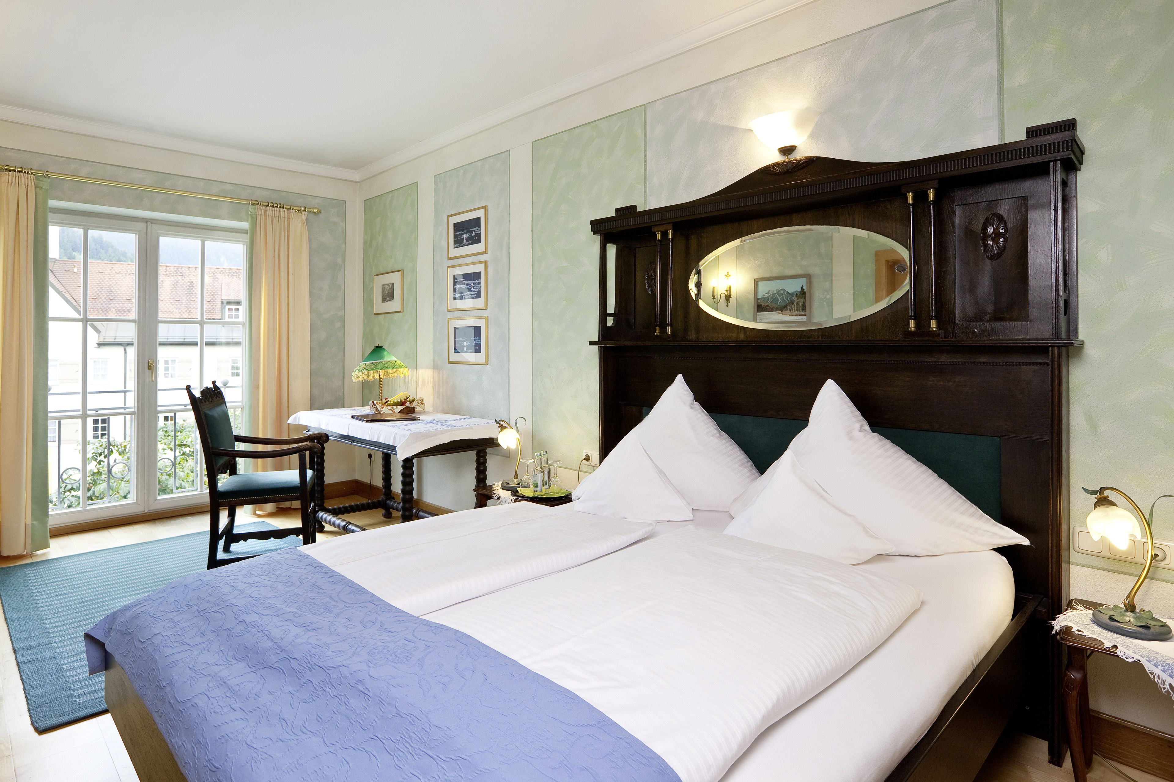 premium bedding, in-room safe, individually decorated, soundproofing