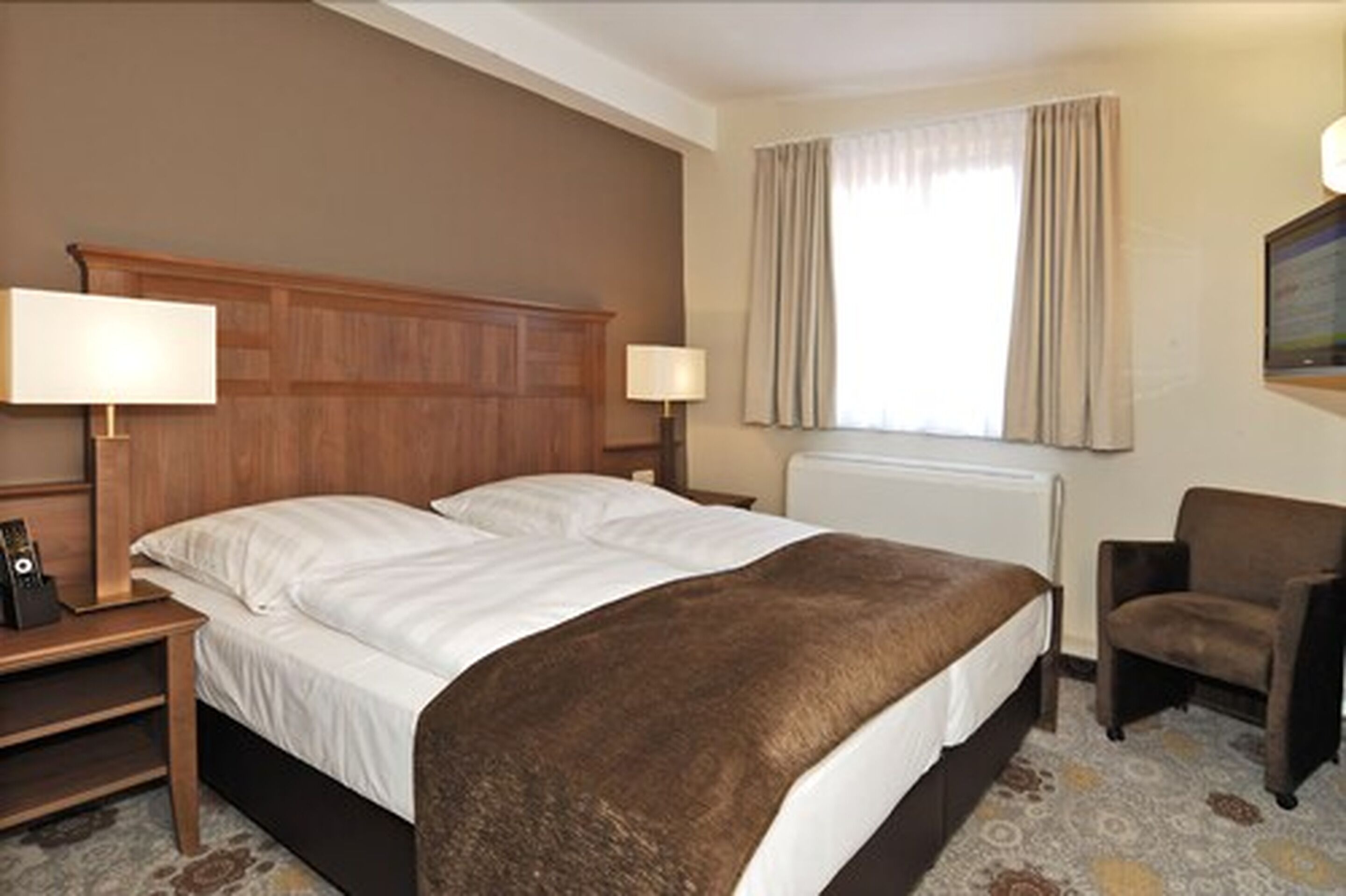 comfort double room | in-room safe, individually furnished, desk, iron/ironing board