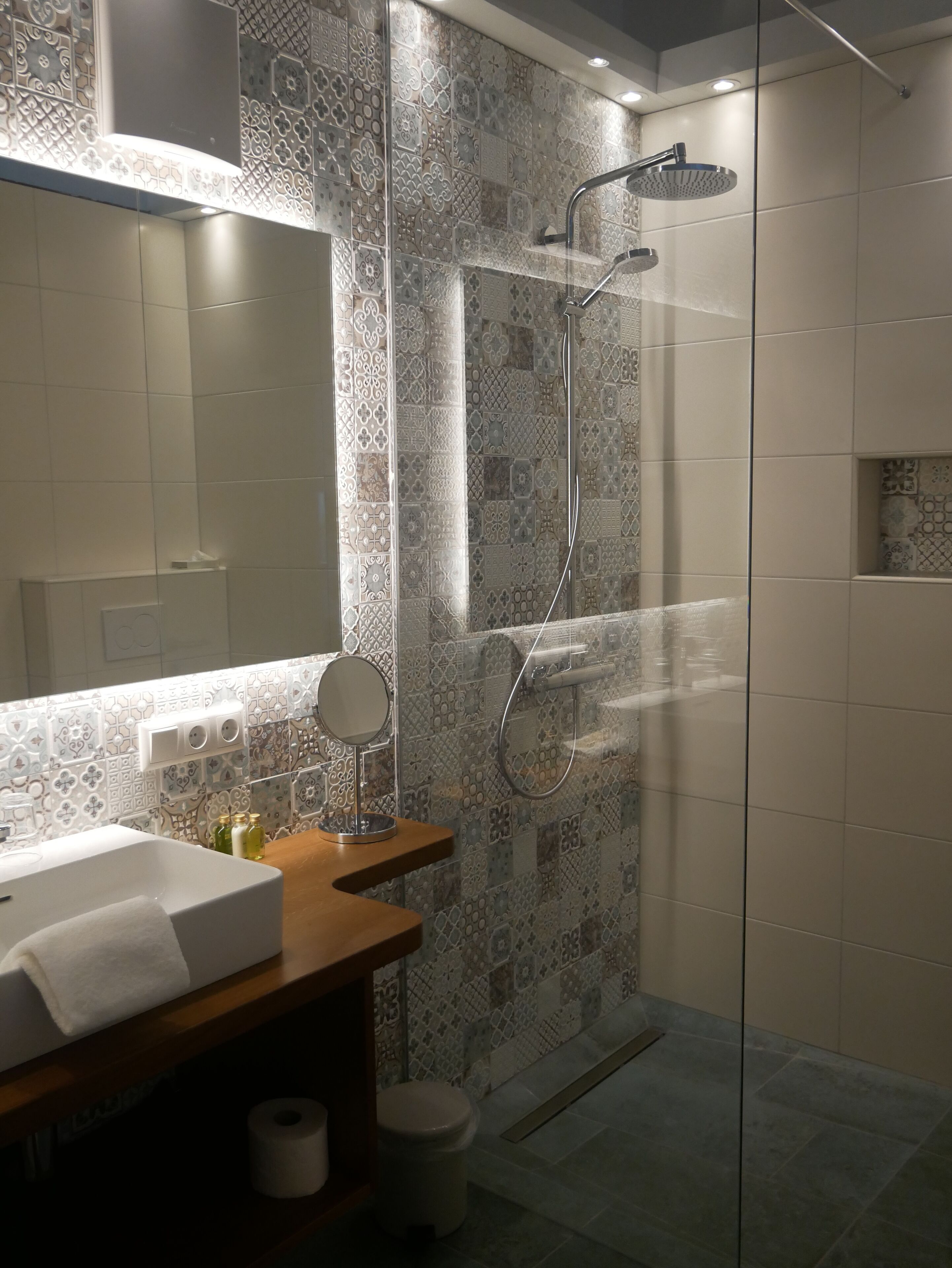 honeymoon room | bathroom | shower, free toiletries, hair dryer, towels