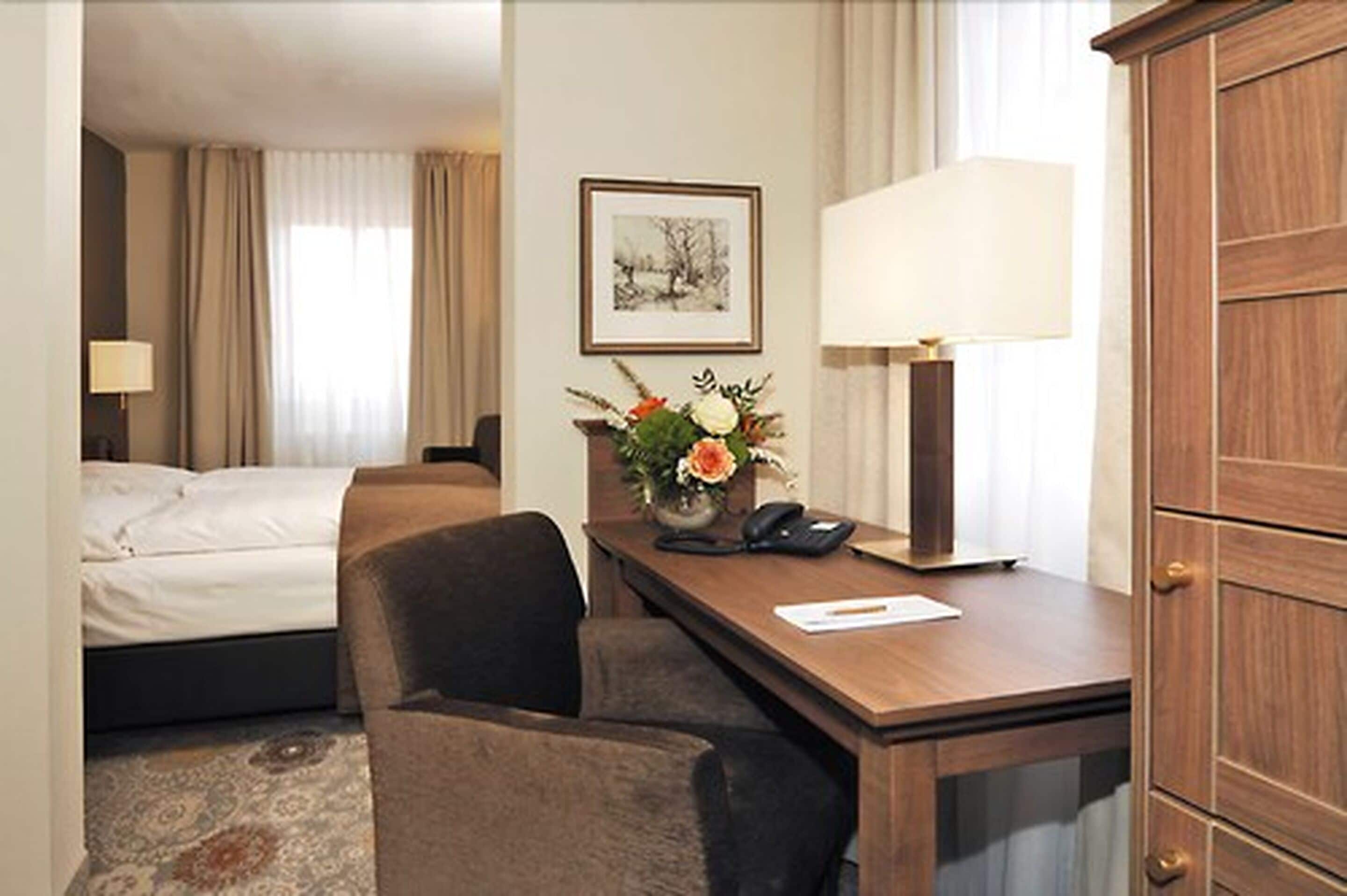 comfort double room | in-room safe, individually furnished, desk, iron/ironing board