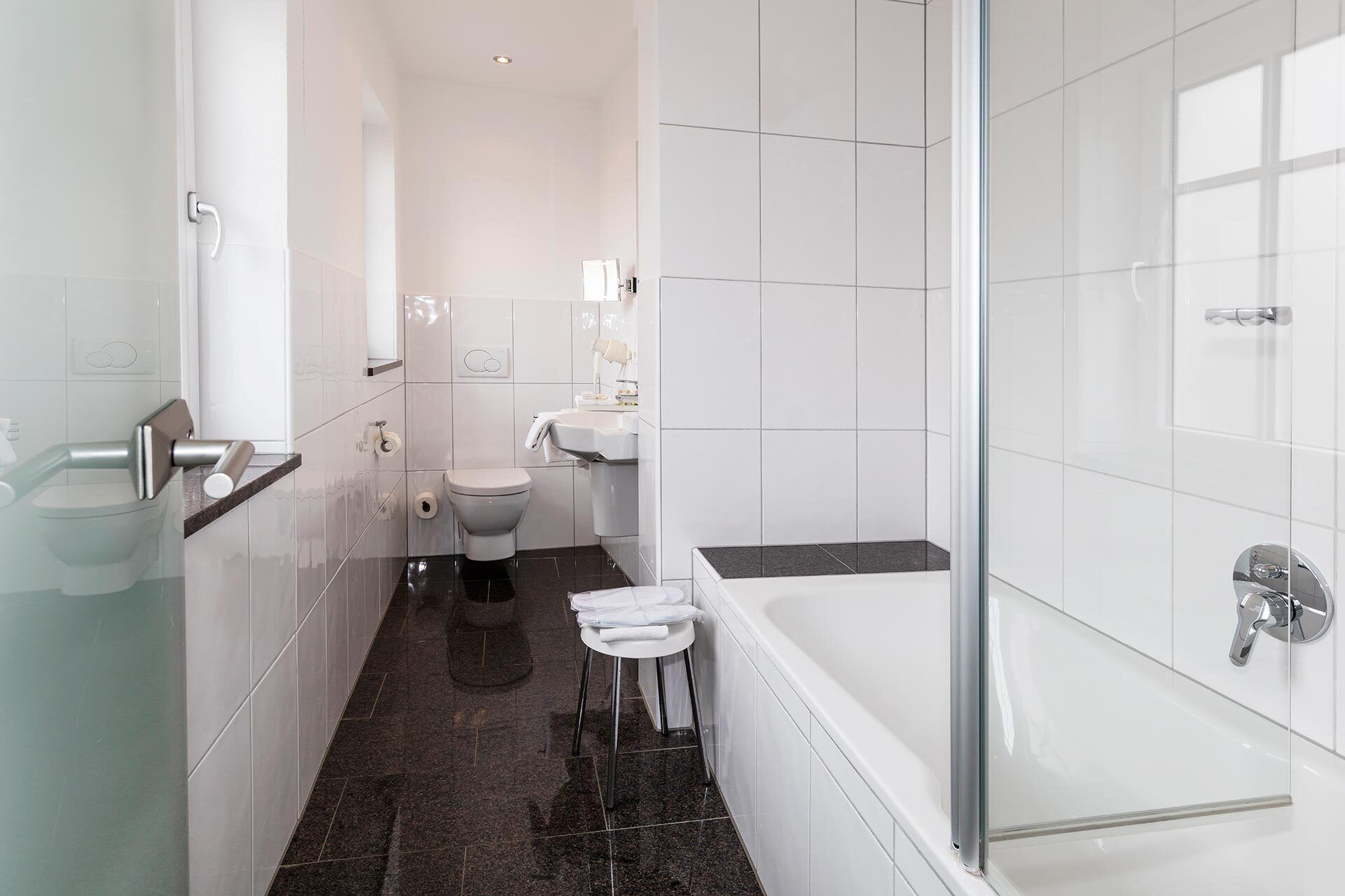 classic double room | bathroom | shower, free toiletries, hair dryer, towels