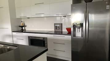 Executive villa | Privékeuken | Een koffiezetapparaat/waterkoker