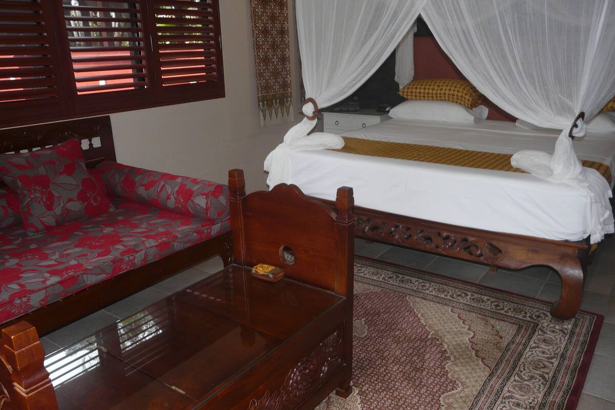 Superior Suite, 1 King Bed | Premium bedding, pillow-top beds, minibar, in-room safe