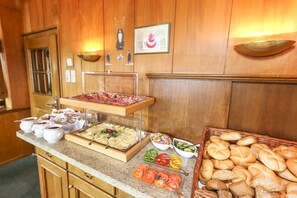 Daily buffet breakfast for a fee