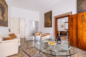 Apartment, 2 Bedrooms, Non Smoking | Living room