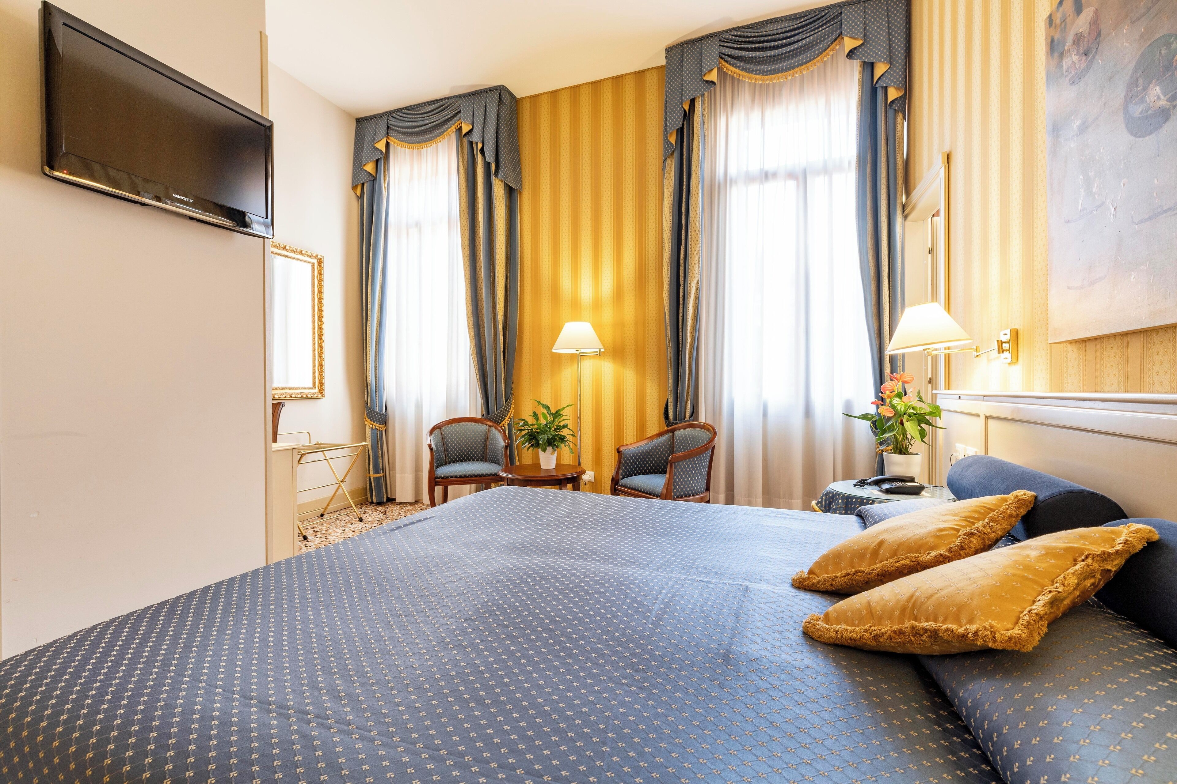 superior double or twin room | minibar, in-room safe, desk, laptop workspace